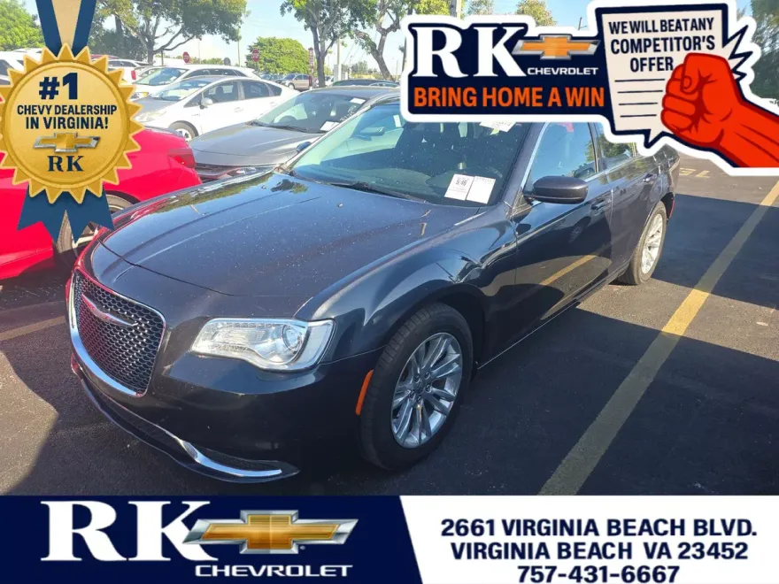 2018 Chrysler 300 Touring L photo 1