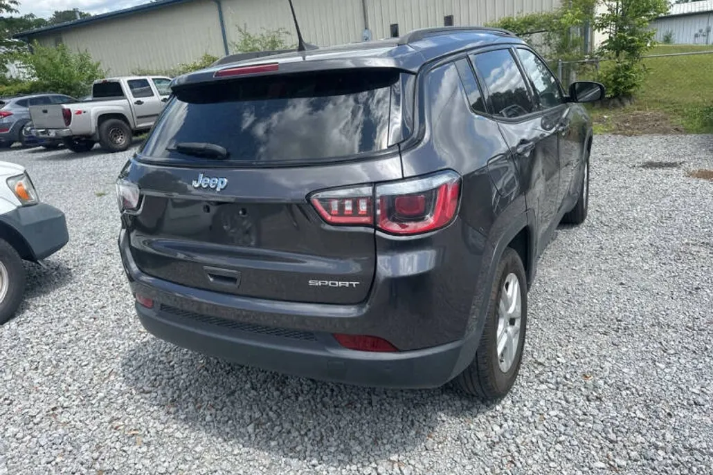 2018 Jeep Compass Sport photo 1