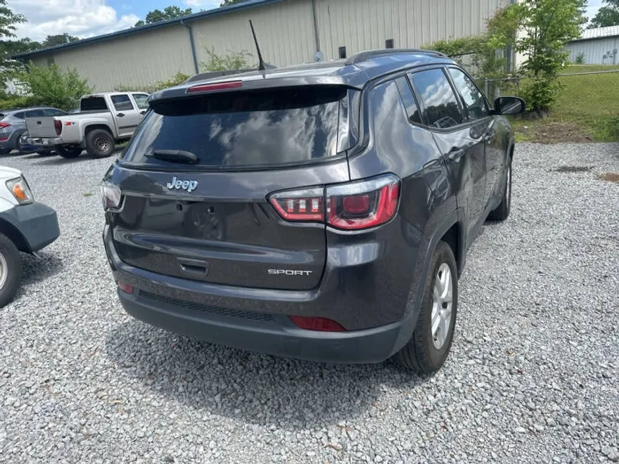 2018 Jeep Compass Sport photo 1