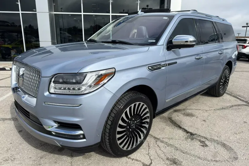 2019 Lincoln Navigator Black Label photo 1