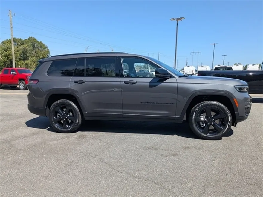 2025 Jeep Grand Cherokee Limited Sport photo 1