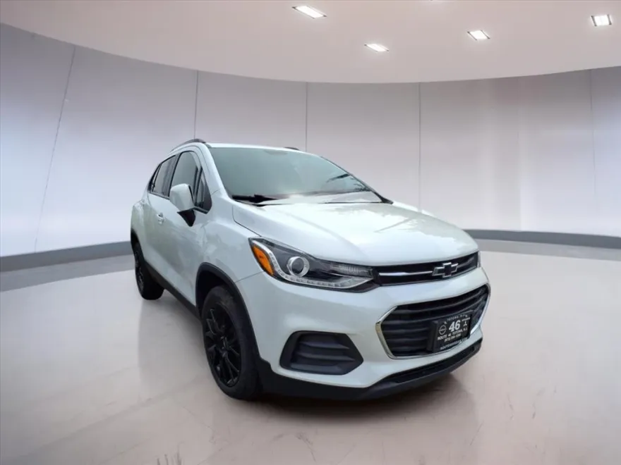 2022 Chevrolet Trax LT photo 1