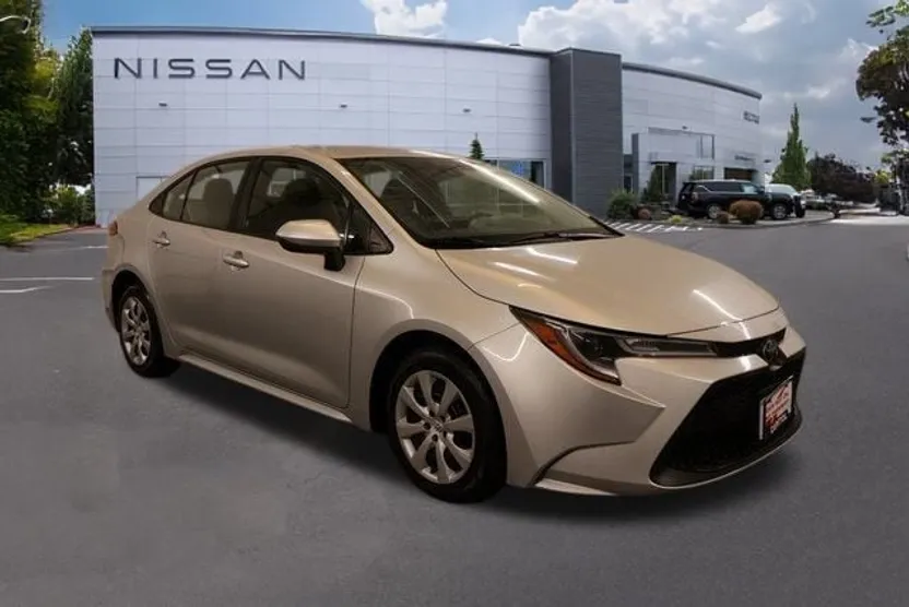 2022 Toyota Corolla LE photo 1