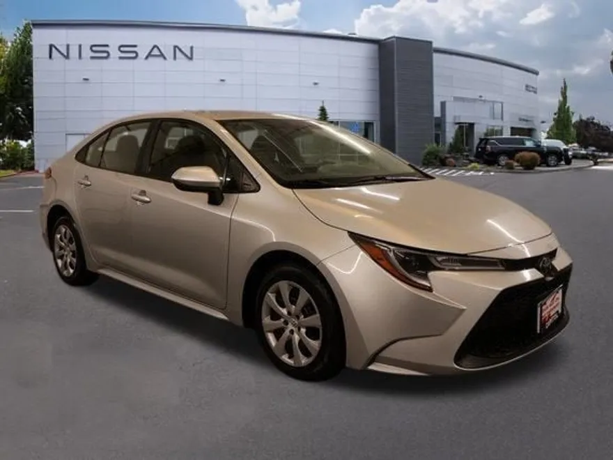 2022 Toyota Corolla LE photo 1