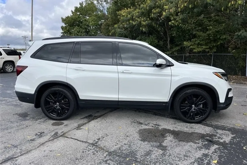 2021 Honda Pilot Black Edition photo 1