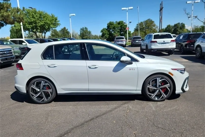 2025 Volkswagen Golf GTI SE photo 1