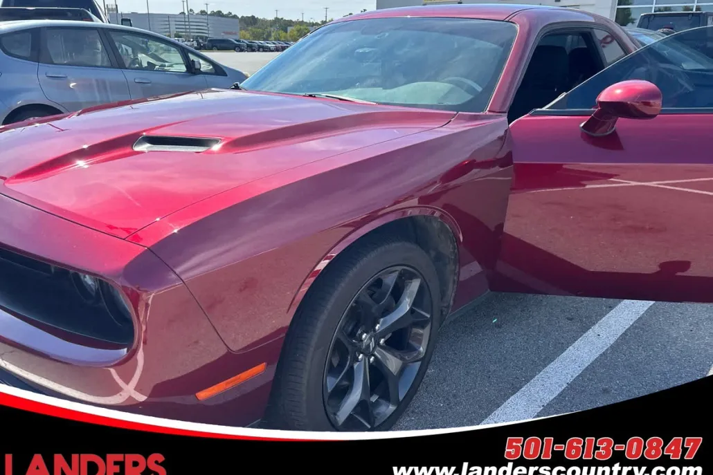 2020 Dodge Challenger SXT photo 1