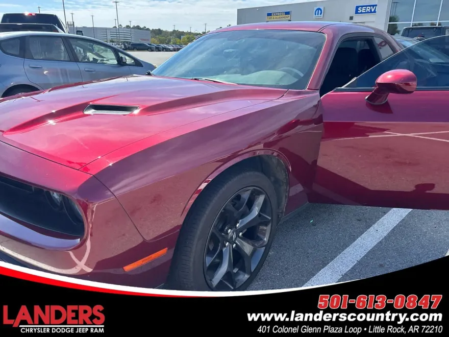 2020 Dodge Challenger SXT photo 1