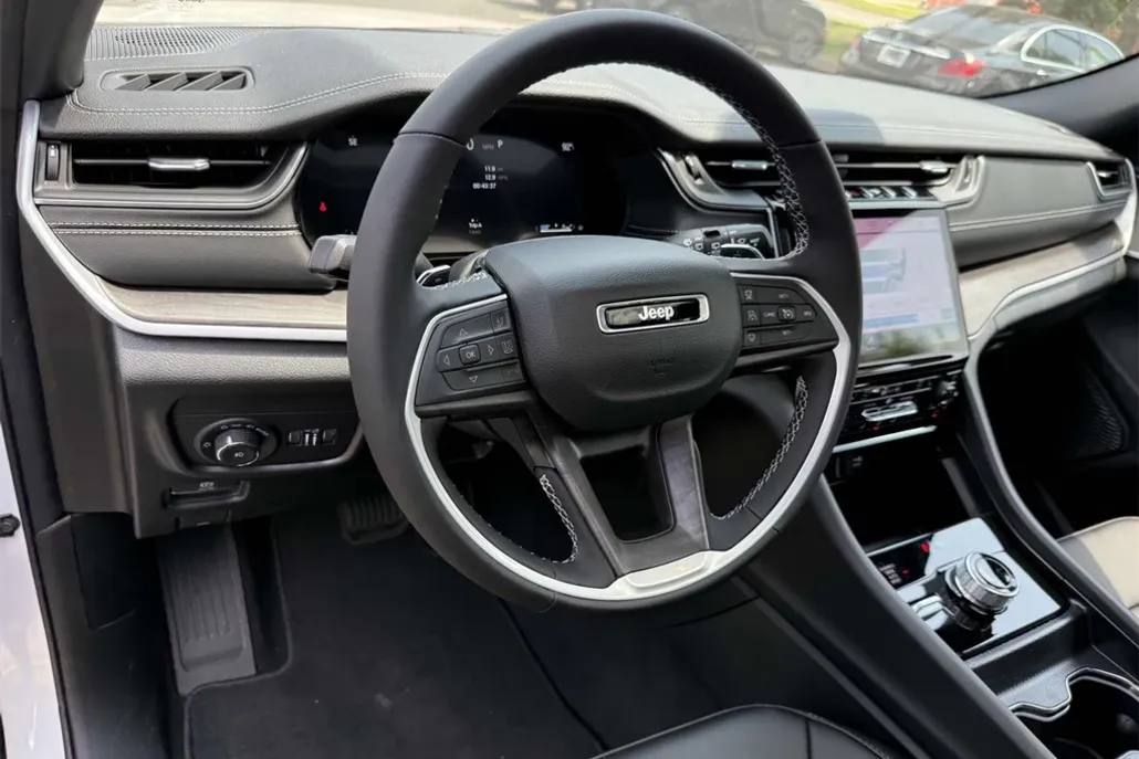 2025 Jeep Grand Cherokee Limited photo 1