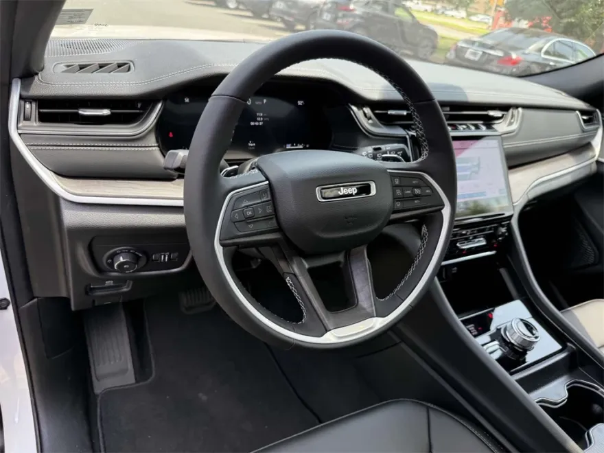 2025 Jeep Grand Cherokee Limited photo 1