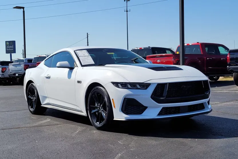 2025 Ford Mustang GT photo 1