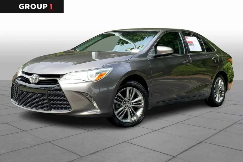 2016 Toyota Camry SE photo 1