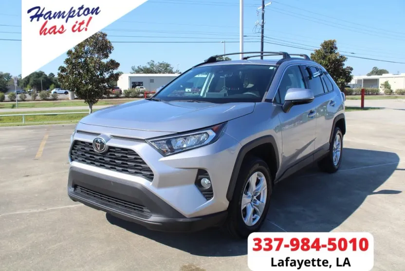 2020 Toyota RAV4 XLE photo 1