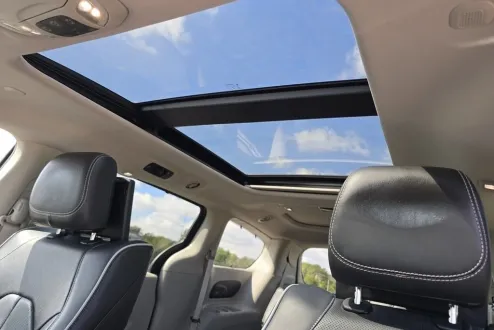 2021 Chrysler Pacifica Limited photo 3
