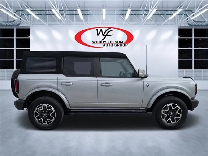 2023 Ford Bronco Outer Banks photo 1