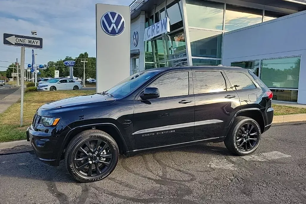 2021 Jeep Grand Cherokee Laredo X photo 1