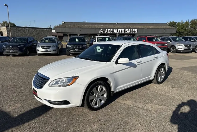 2012 Chrysler 200 Touring photo 1