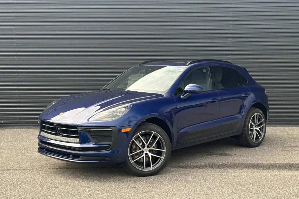 2025 Porsche Macan T photo 1