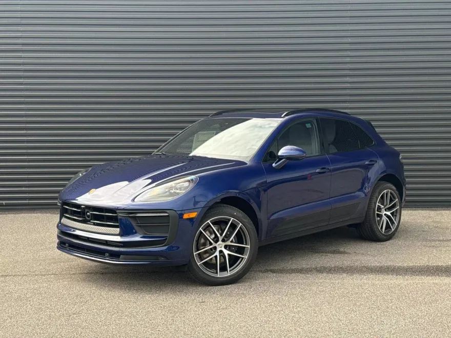 2025 Porsche Macan T photo 1