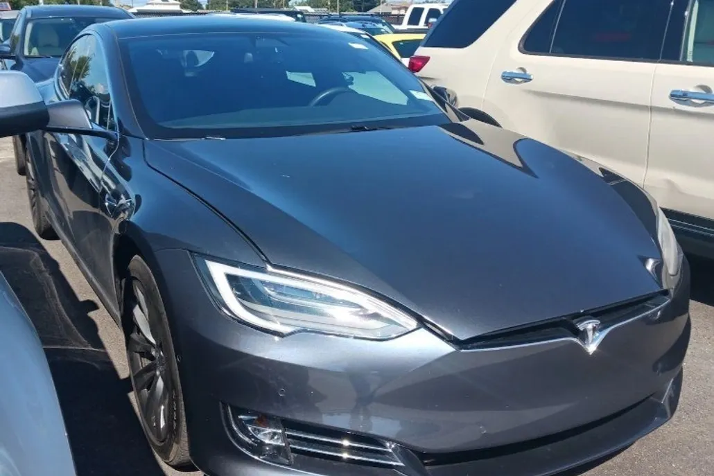 2020 Tesla Model S Long Range photo 1