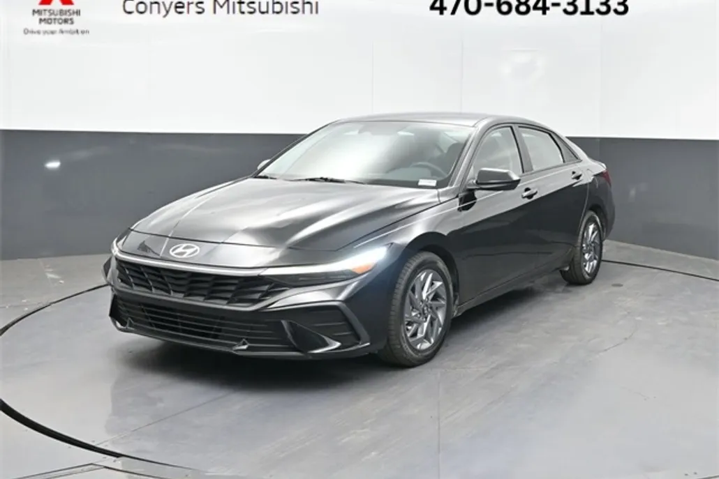 2024 Hyundai Elantra SEL photo 1