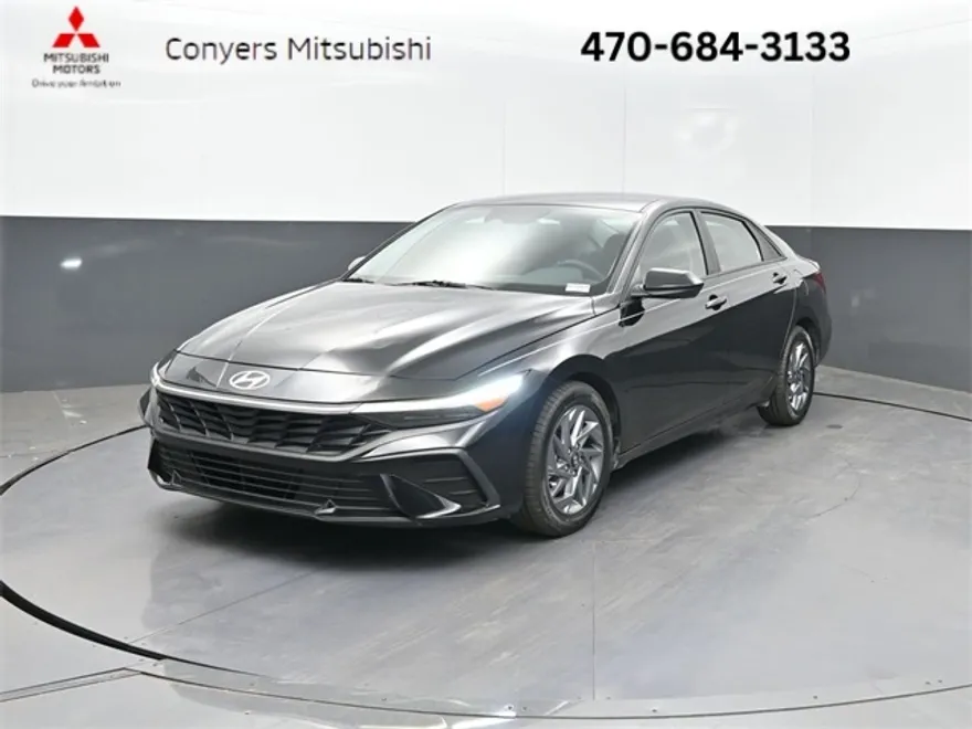 2024 Hyundai Elantra SEL photo 1