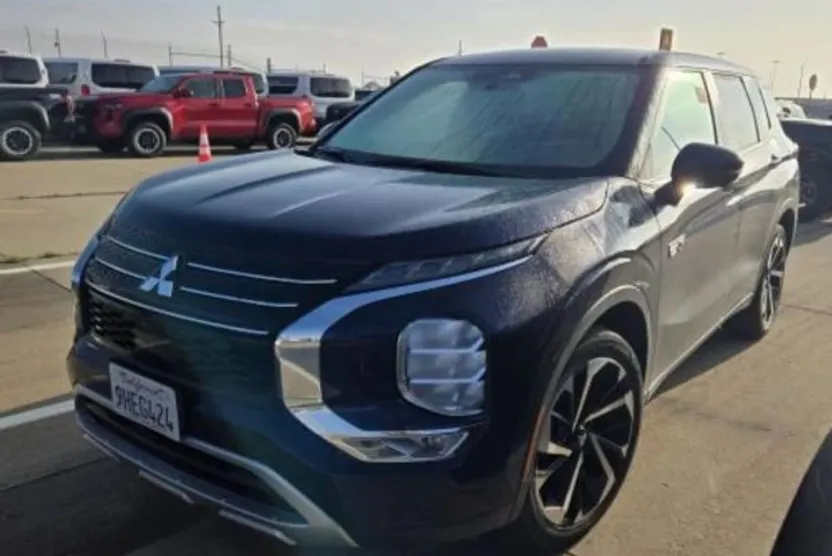 2023 Mitsubishi Outlander PHEV SE photo 1
