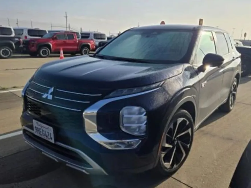 2023 Mitsubishi Outlander PHEV SE photo 1