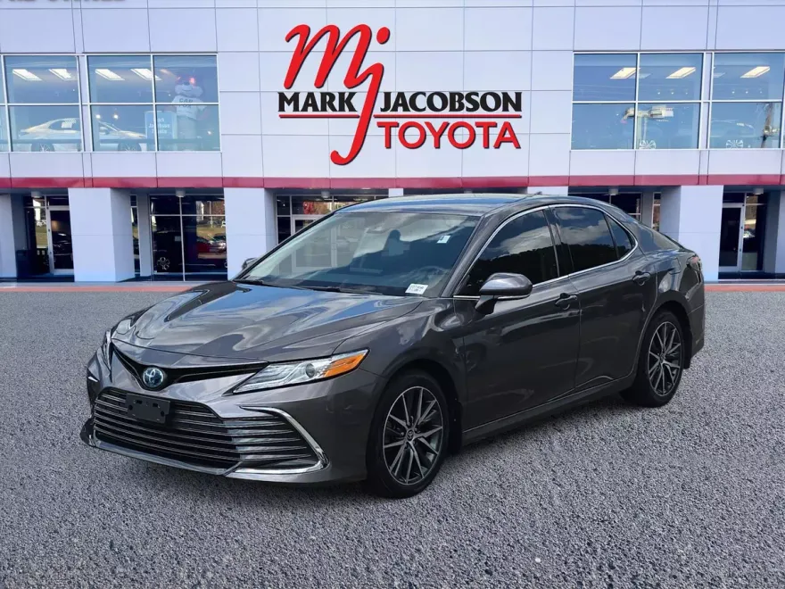 2023 Toyota Camry Hybrid XLE photo 1
