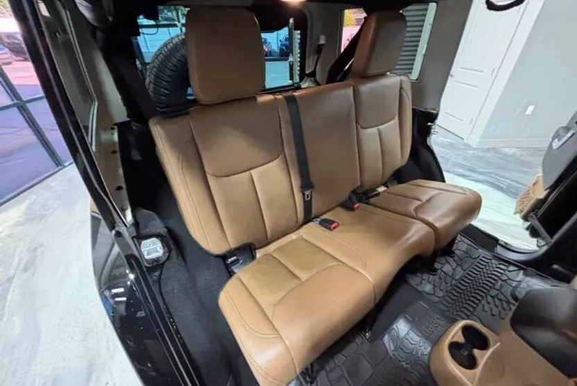 2014 Jeep Wrangler Unlimited Sahara photo 1