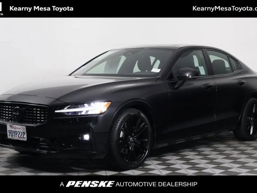 2023 Volvo S60 B5 AWD Plus Black Edition photo 1