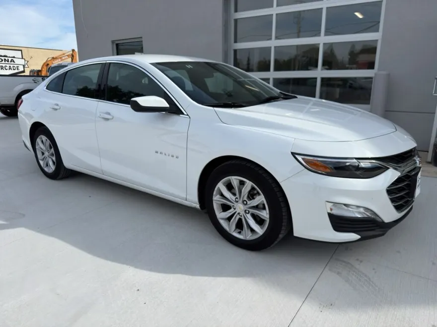 2024 Chevrolet Malibu 1LT photo 1