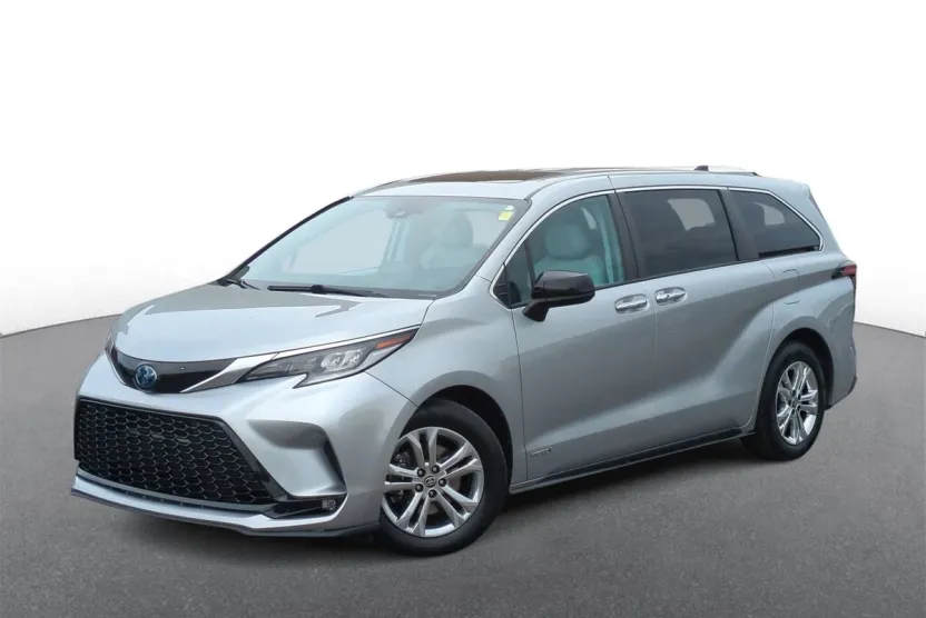 2021 Toyota Sienna XSE photo 1
