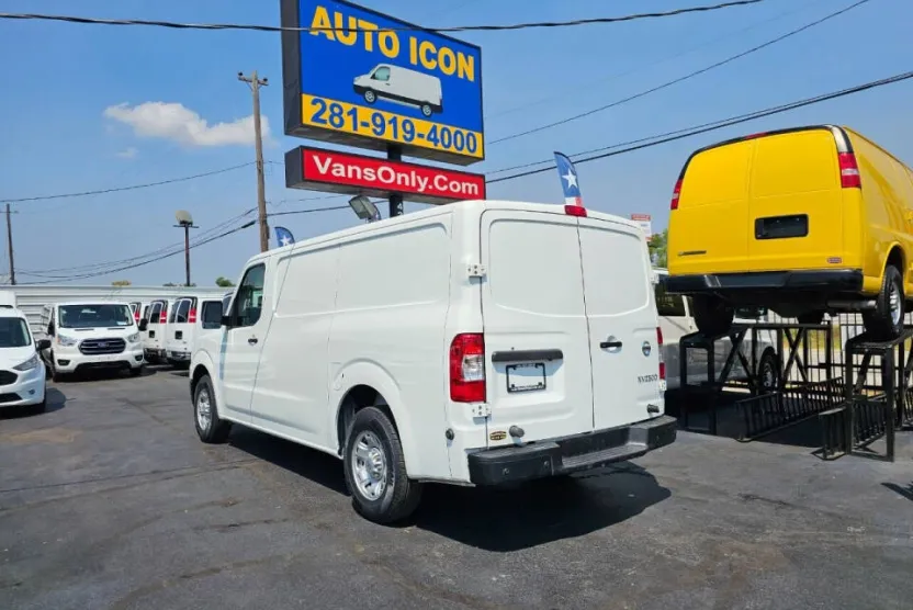 2018 Nissan NV2500 HD SV Cargo photo 1