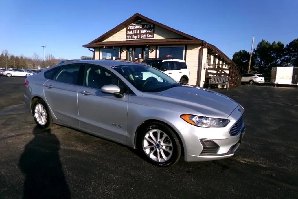 2019 Ford Fusion SE Hybrid photo 1