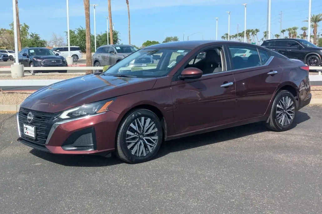 2023 Nissan Altima 2.5 SV photo 1