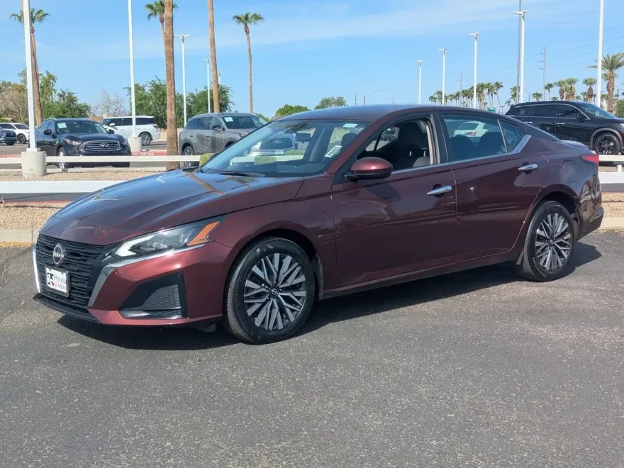 2023 Nissan Altima 2.5 SV photo 1