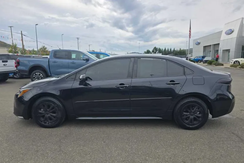 2022 Toyota Corolla Hybrid LE photo 1
