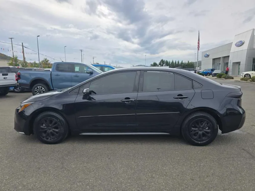2022 Toyota Corolla Hybrid LE photo 1