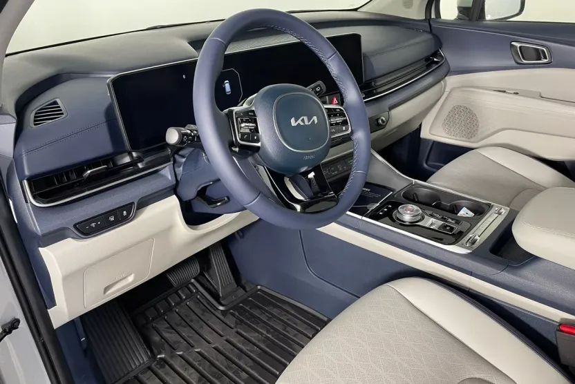 2026 Kia Carnival SX photo 1