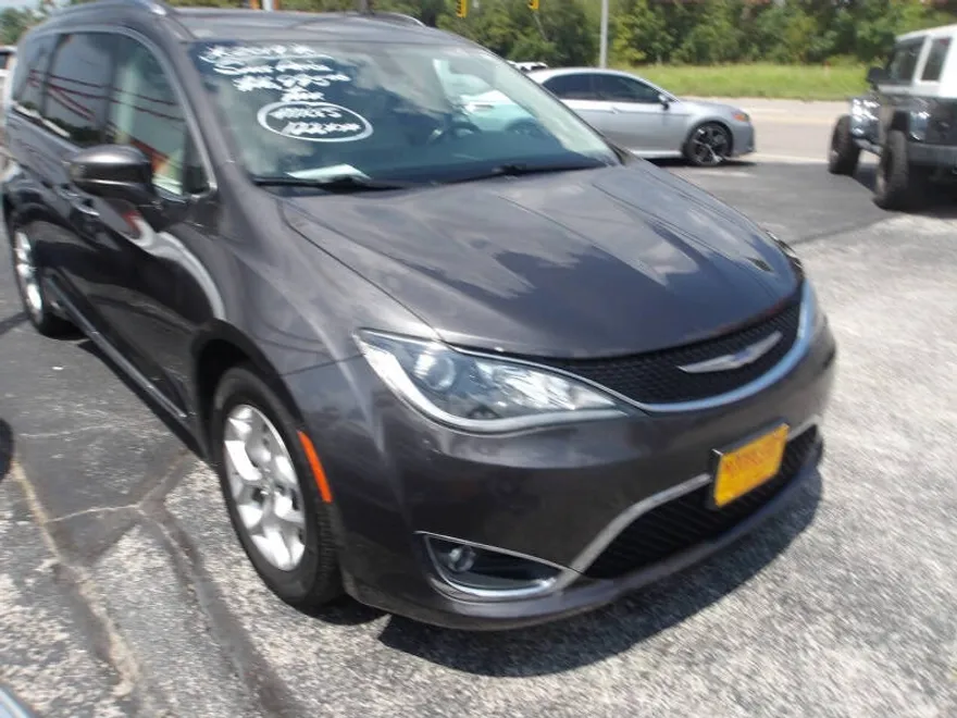 2019 Chrysler Pacifica Touring Plus photo 1