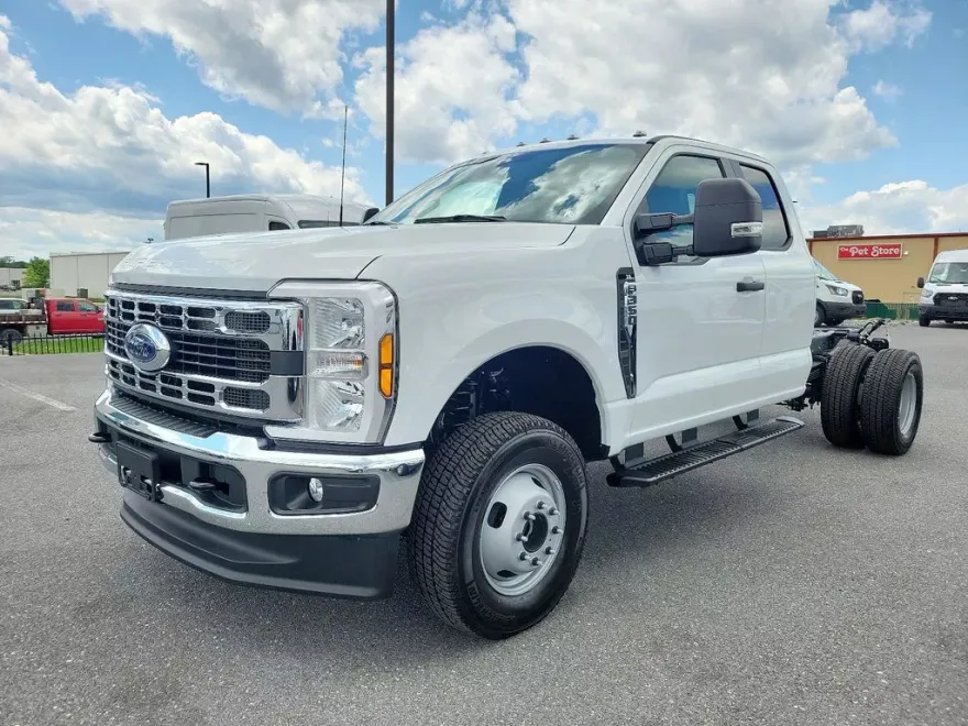 2024 Ford F-350 photo 1