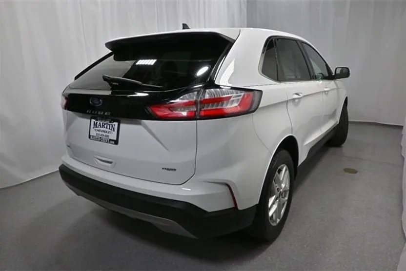 2022 Ford Edge SEL photo 1