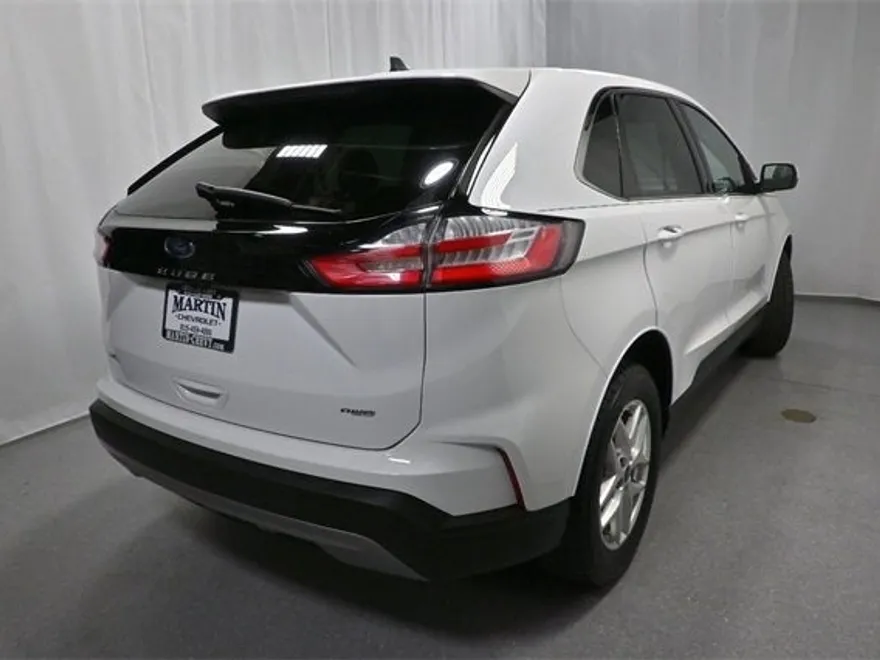 2022 Ford Edge SEL photo 1