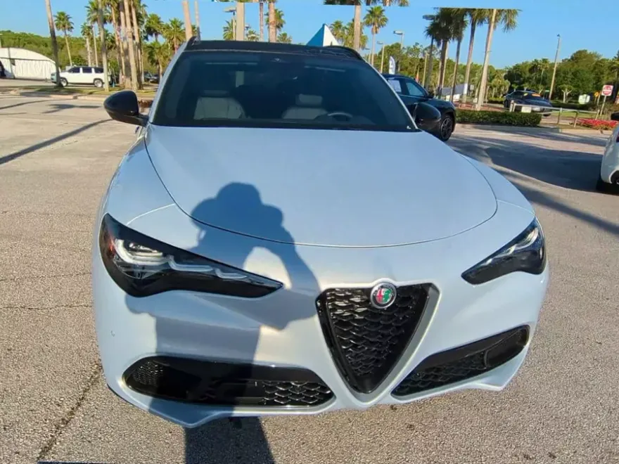 2025 Alfa Romeo Stelvio Sprint photo 1