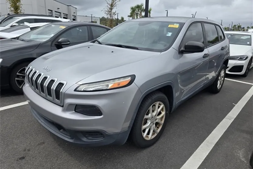 2015 Jeep Cherokee Sport photo 1