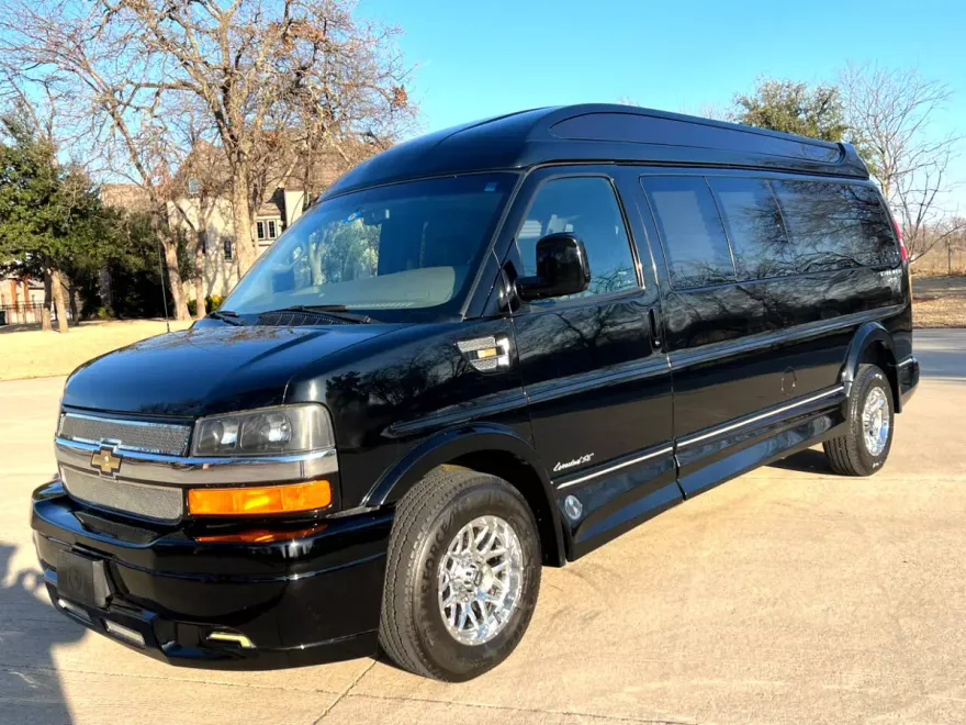 2017 Chevrolet Express 2500 Passenger photo 1