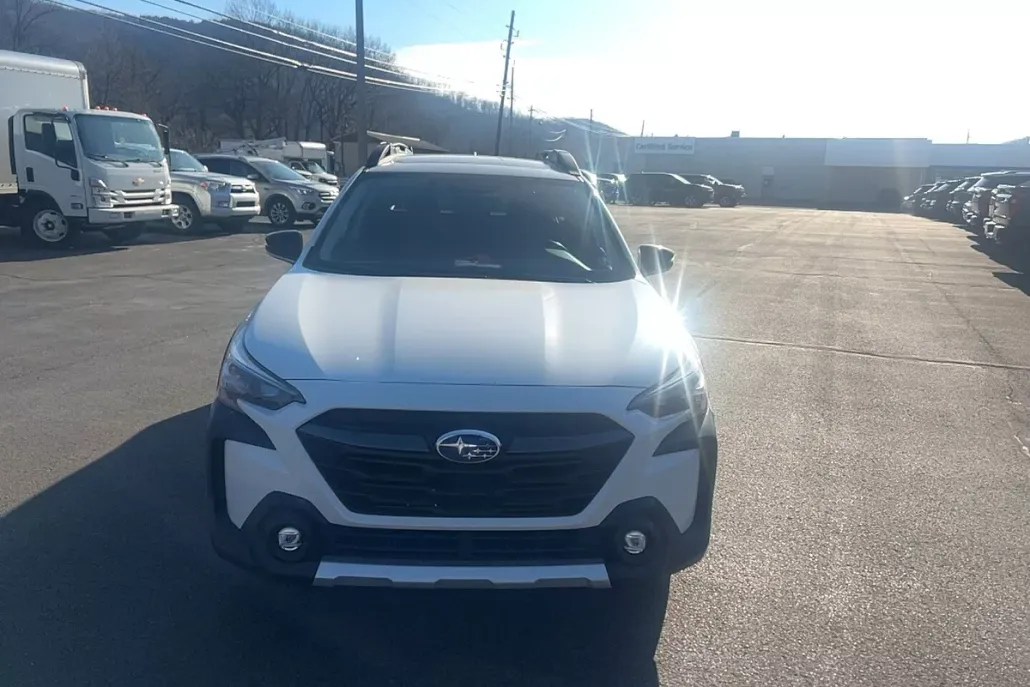 2023 Subaru Outback Limited photo 1