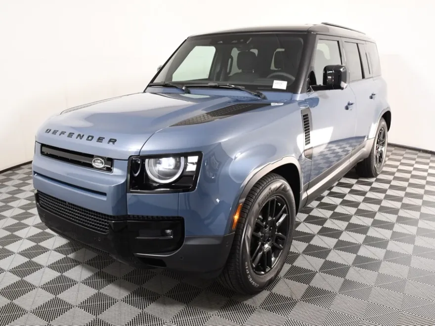 2026 Land Rover Defender 110 photo 1