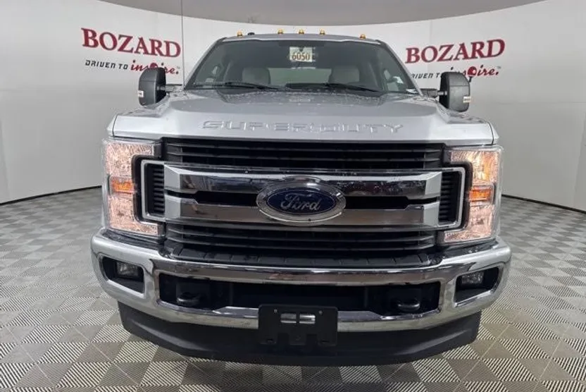 2019 Ford F-350 XLT photo 1